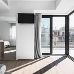Penthouse Level 8, Nilie Hospitality Mgmt *