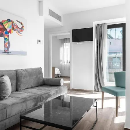 Penthouse Level 8, Nilie Hospitality Mgmt 아파트 *