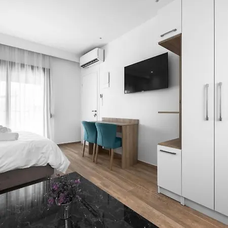 Penthouse Level 8, Nilie Hospitality Mgmt