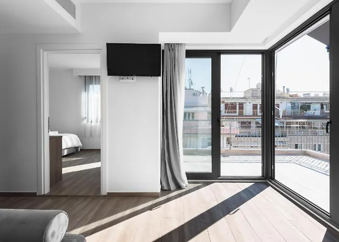 Penthouse Level 8, Nilie Hospitality Mgmt *